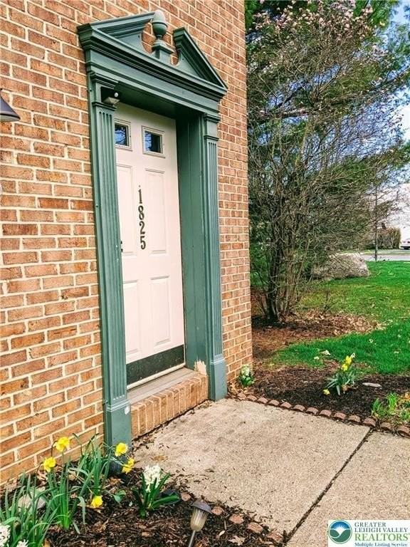 1825 Falcon Dr - Photo 2 of 20