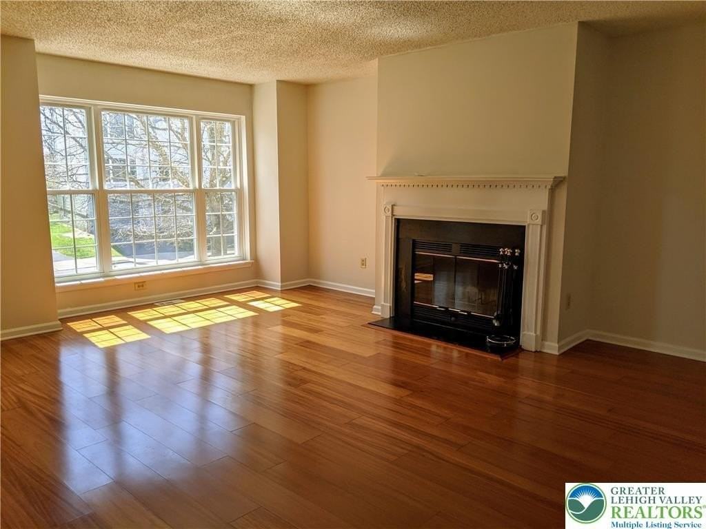 1825 Falcon Dr - Photo 3 of 20