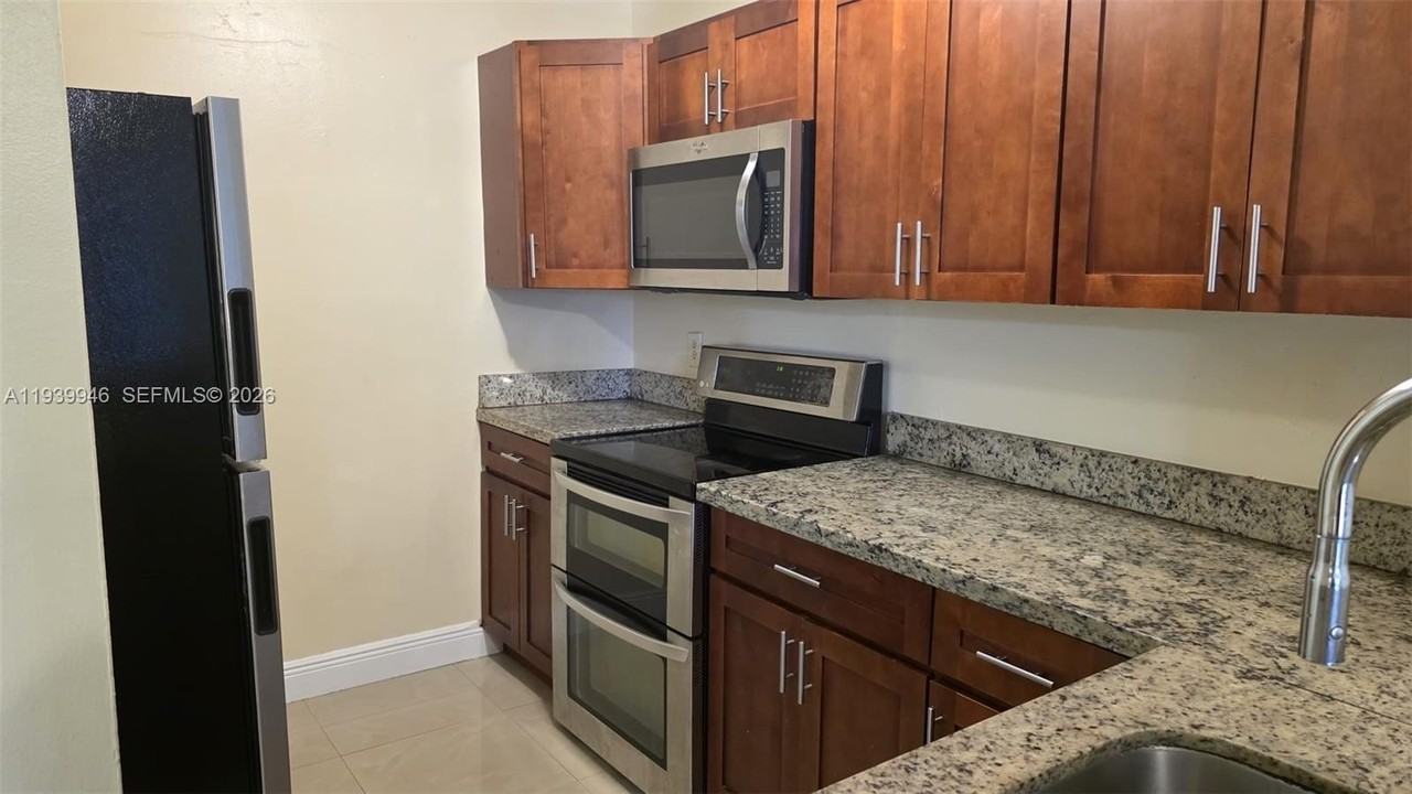 15304 Sunset Dr #28-14 - Photo 5 of 12