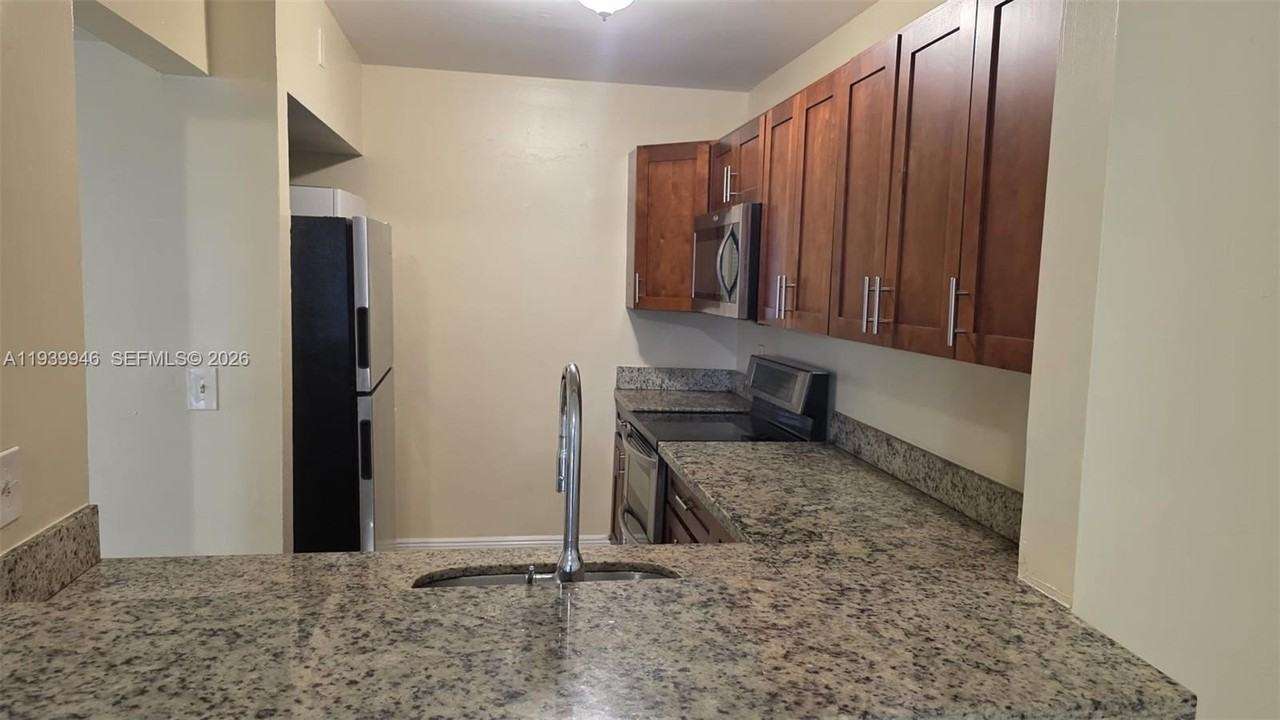 15304 Sunset Dr #28-14 - Photo 6 of 12