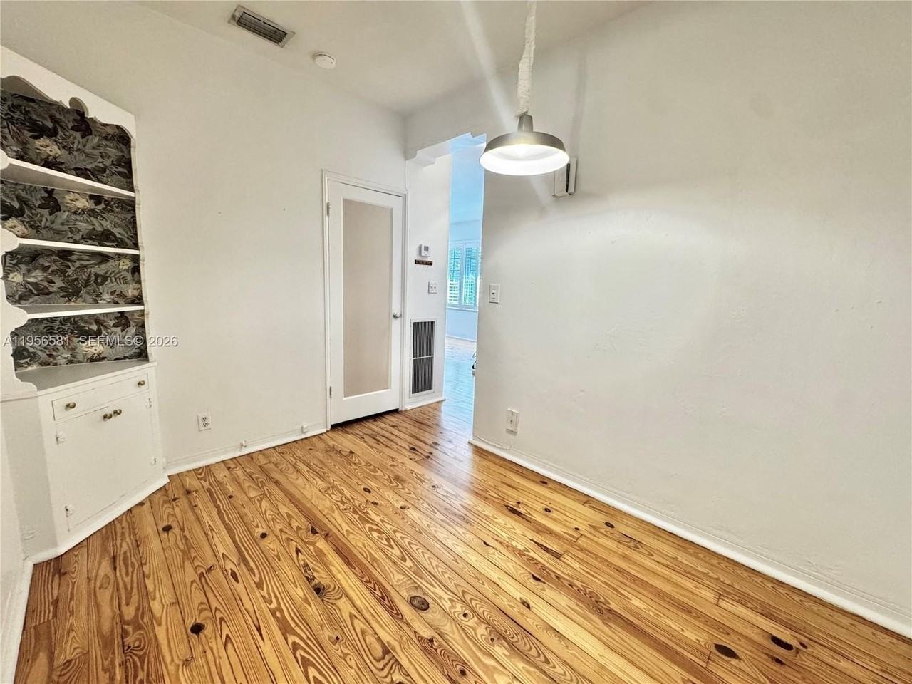 1056 Jefferson Ave #16 - Photo 5 of 19