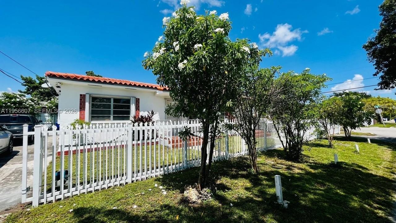 3667 Nw 5th St #3667 - Photo 3 of 20