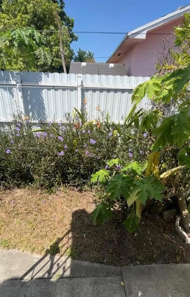 3667 Nw 5th St #3667 - Photo 5 of 20