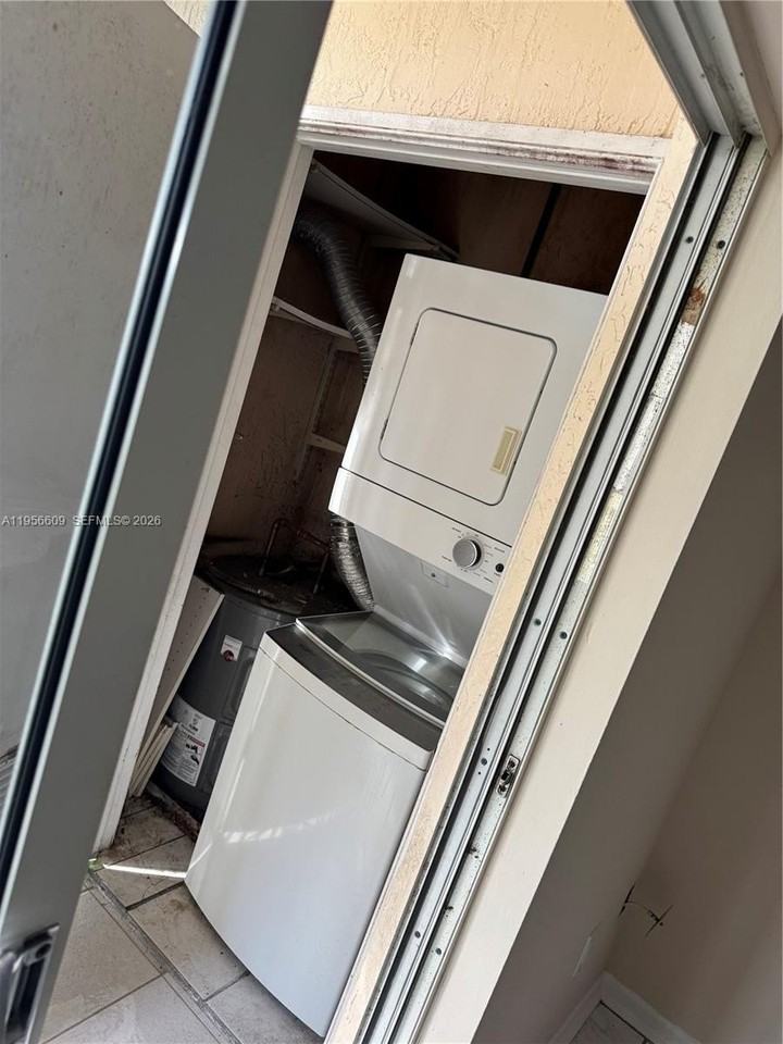 430 Se 7th St #204E - Photo 6 of 6