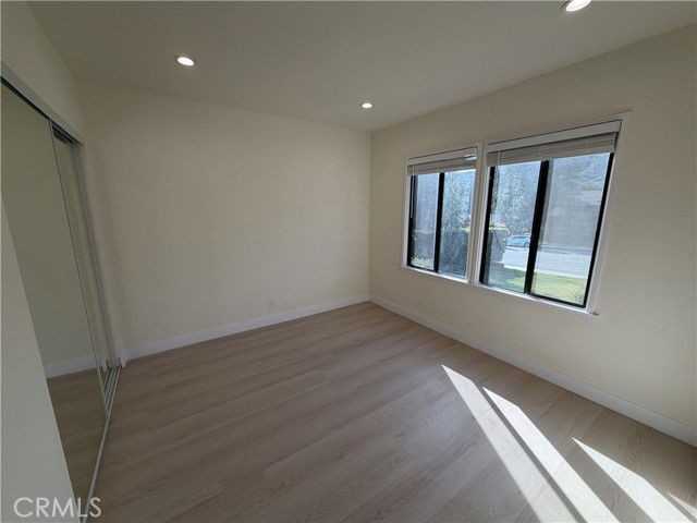 3357 Honolulu Ave - Photo 3 of 8