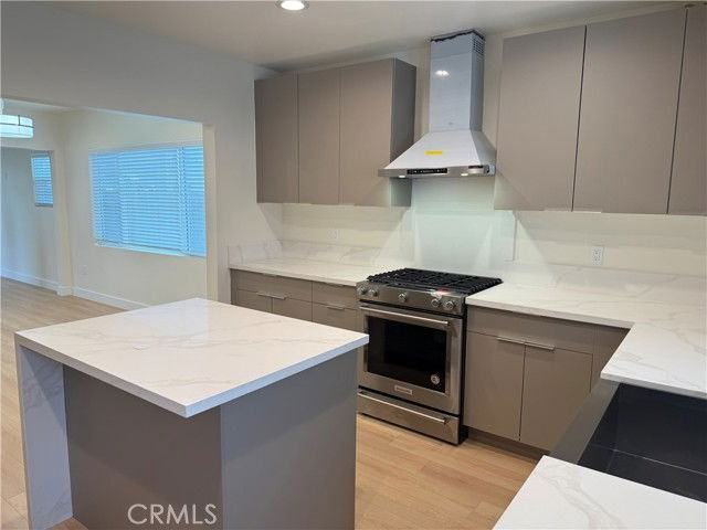 1070 N Vinedo Ave - Photo 3 of 8