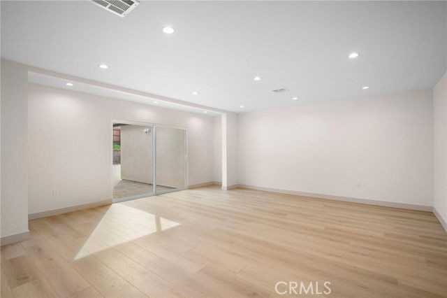 918 University Ave - Photo 2 of 7