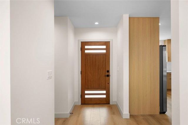 918 University Ave - Photo 4 of 7