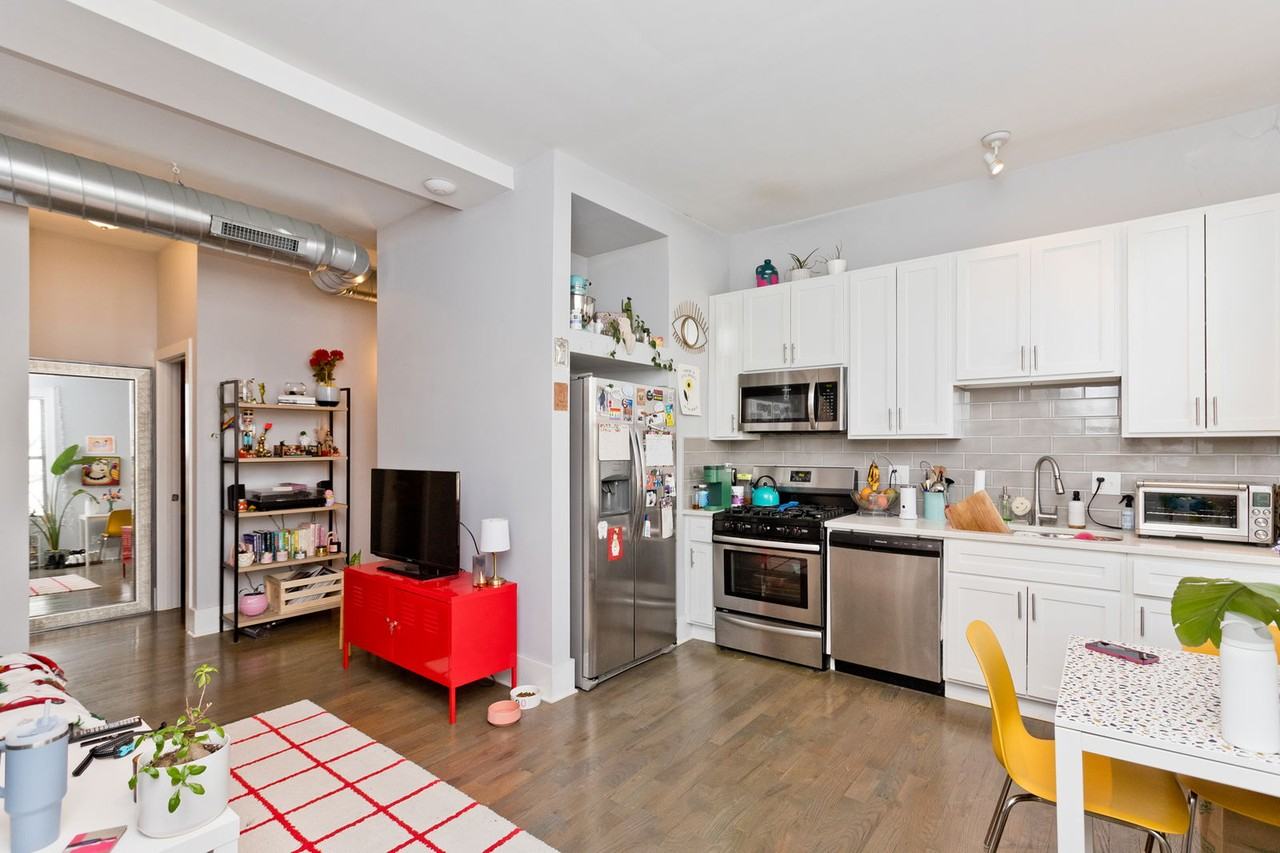 1715 S Carpenter St #1 - Photo 3 of 8