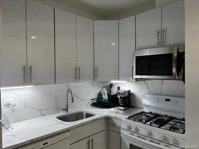 1250 North Ave Apt 106 #106 - Photo 3 of 12