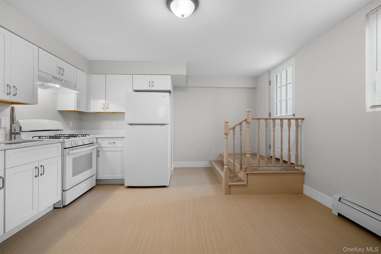 135 Beekman Ave Unit Lr #LR - Photo 4 of 17