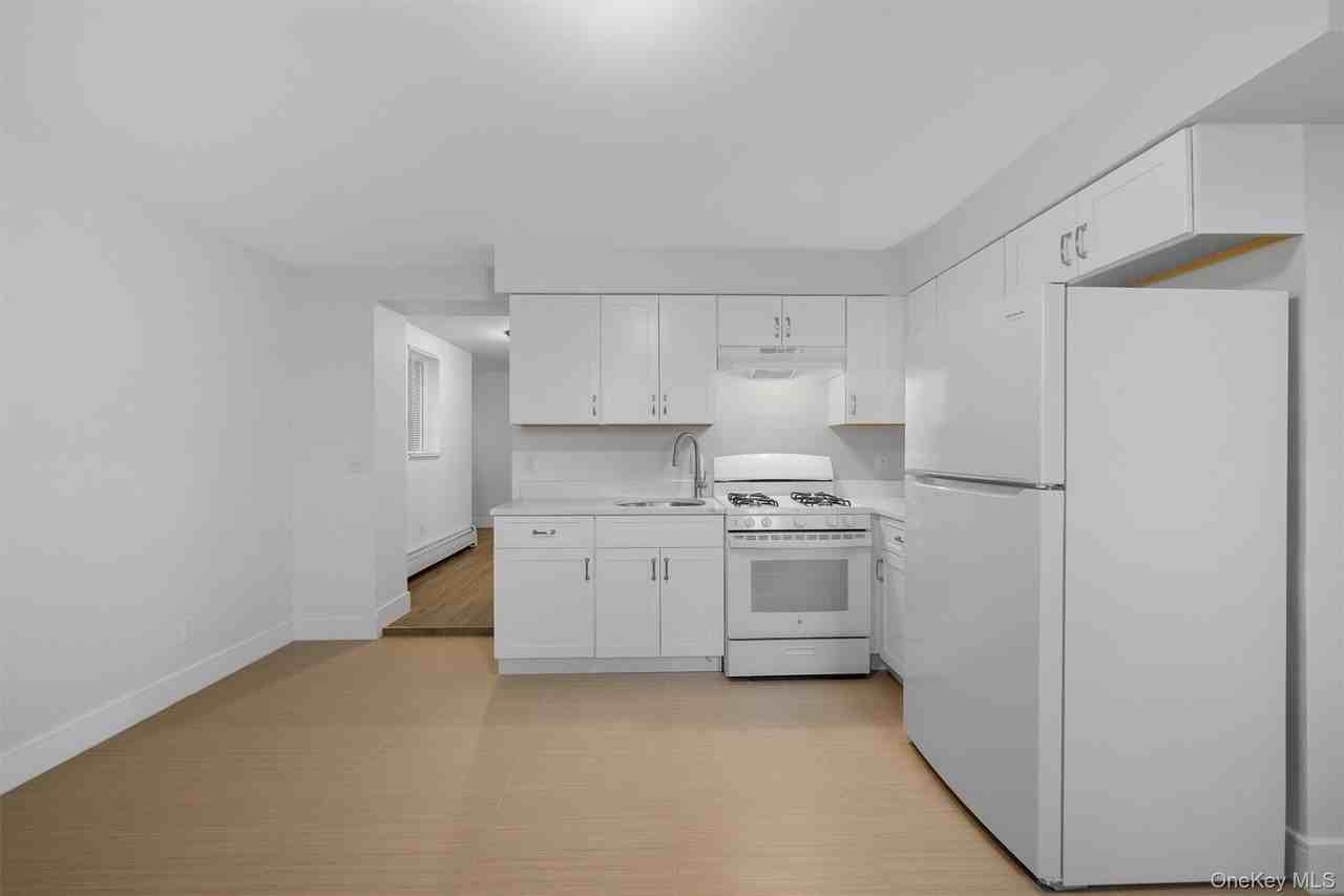 135 Beekman Ave Unit Lr #LR - Photo 7 of 17