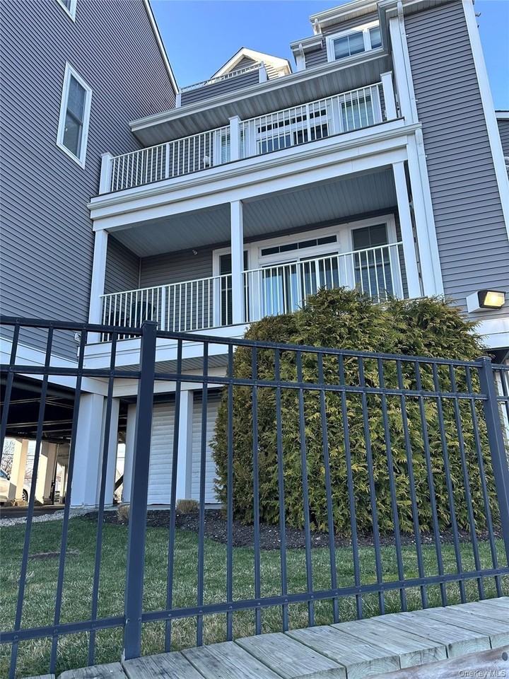 311 Marina Pointe Dr - Photo 2 of 22