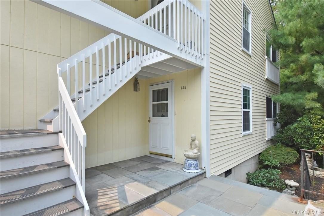 352 Carroll Close - Photo 2 of 23