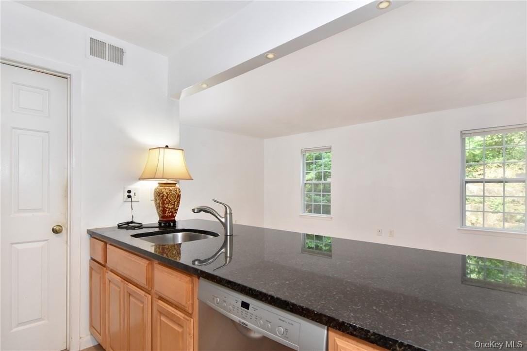 352 Carroll Close - Photo 4 of 23