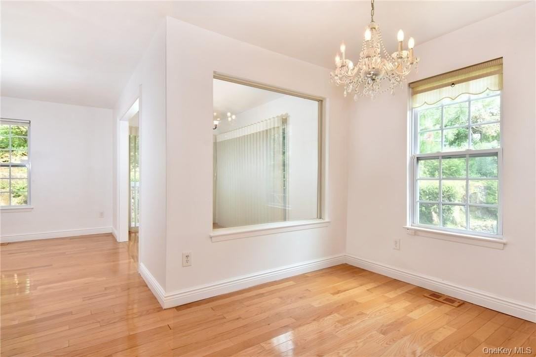 352 Carroll Close - Photo 7 of 23