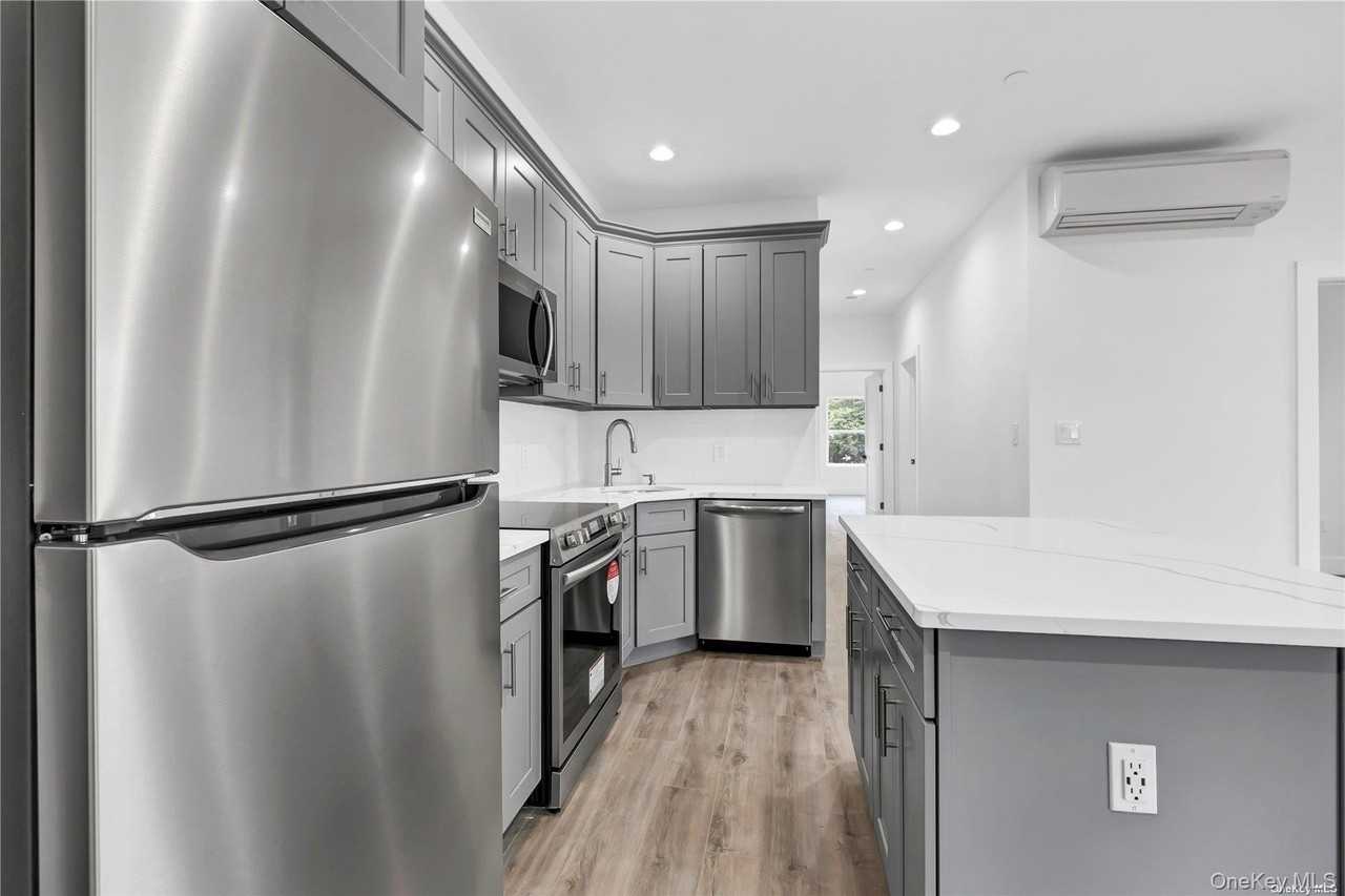 533 Greenwich St Apt 1d #1D - Photo 3 of 31