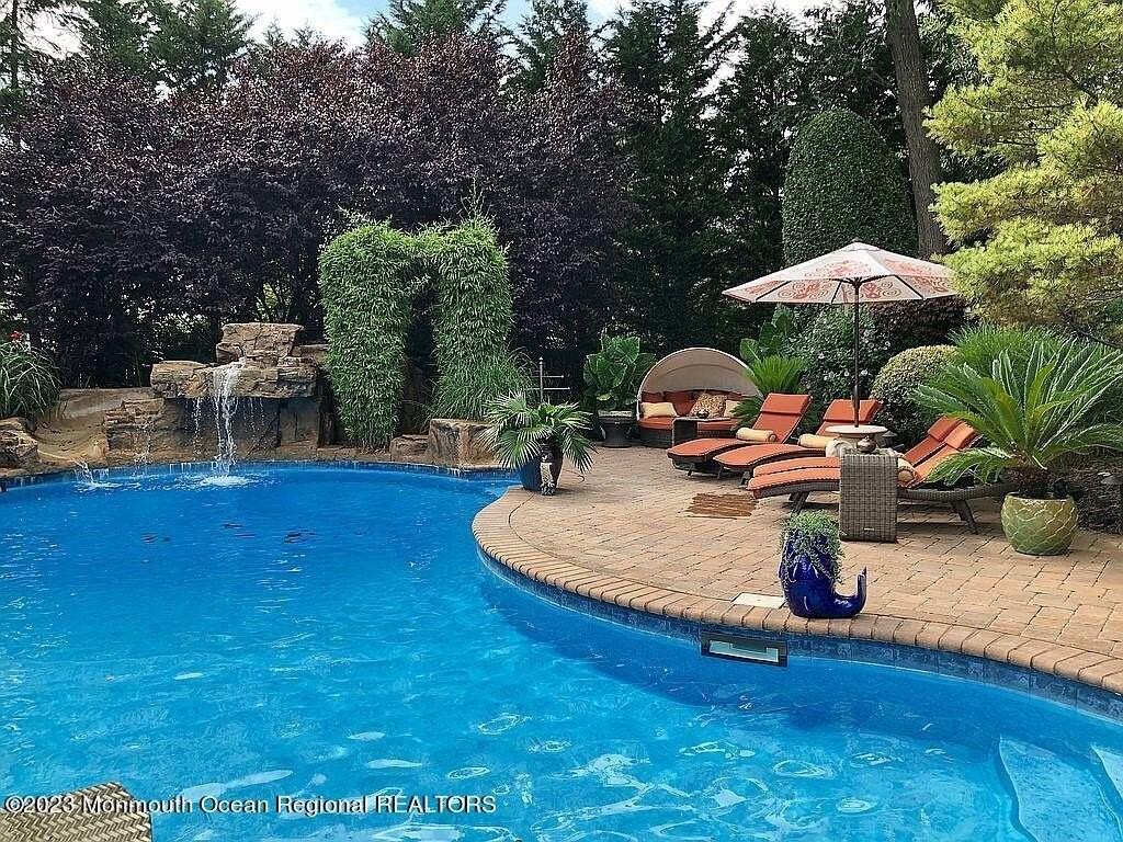 8 Judy Rd - Photo 5 of 24