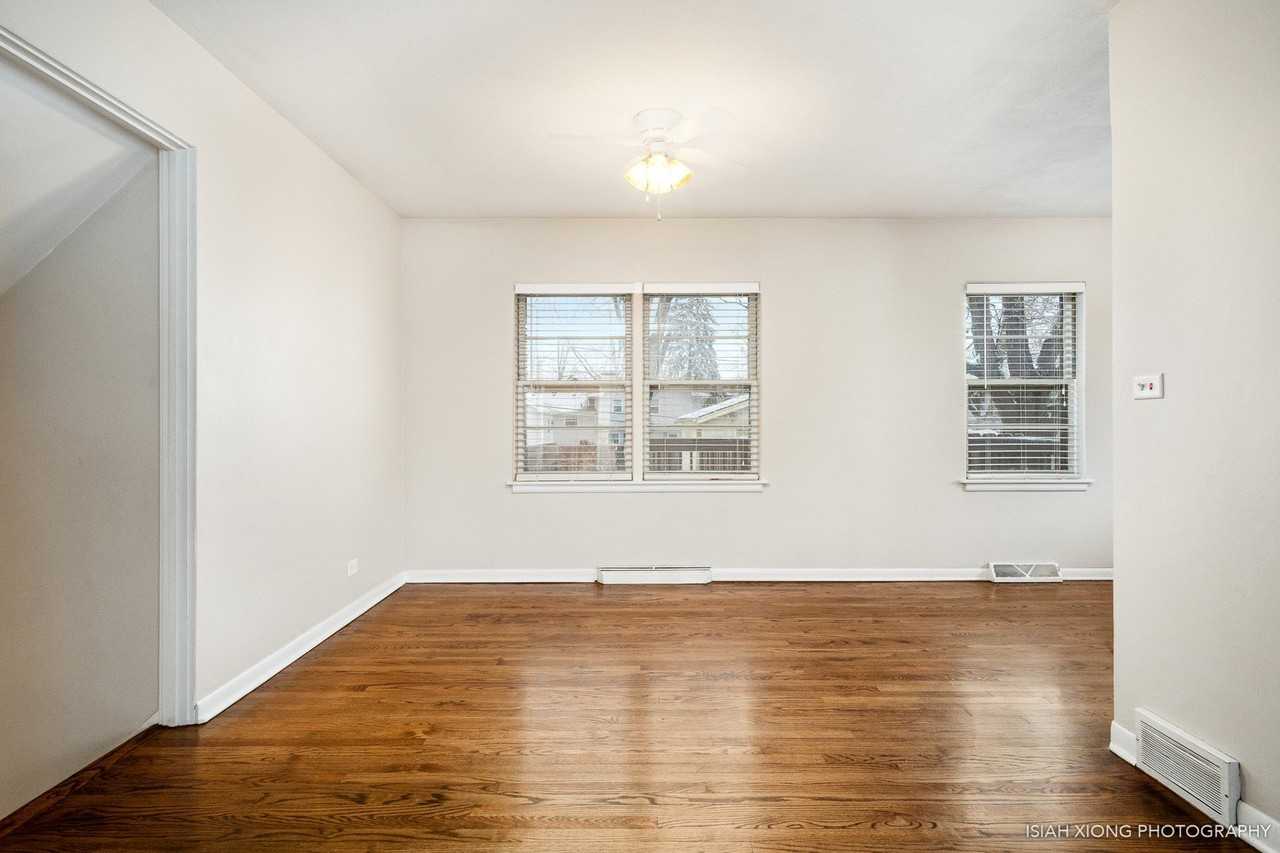 121 Elmwood Dr - Photo 4 of 13