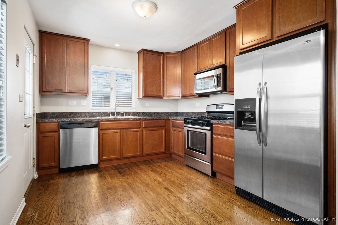 121 Elmwood Dr - Photo 5 of 13