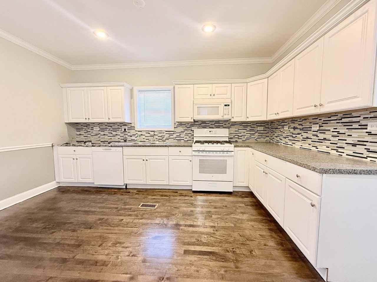 7239 S Campbell Ave Unit 1 #1 - Photo 4 of 16