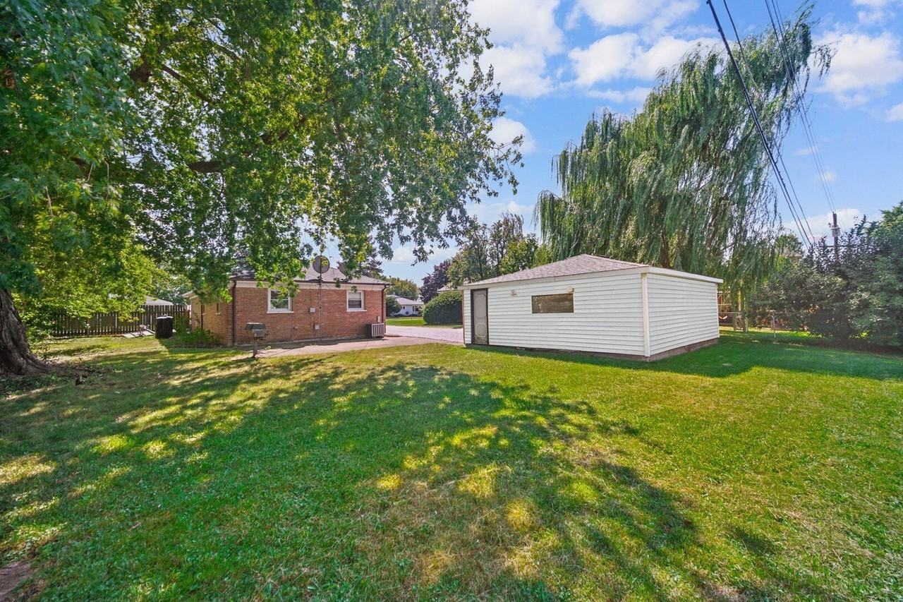 6404 W 85th Pl - Photo 4 of 19