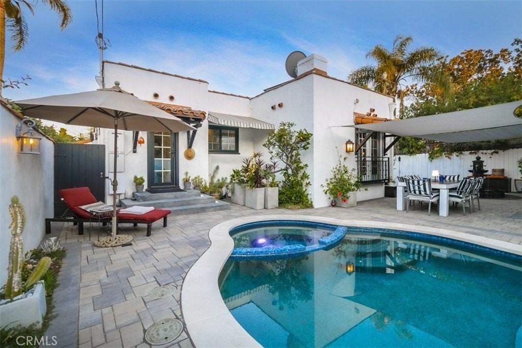 4245 Riverton Ave - Photo 5 of 41