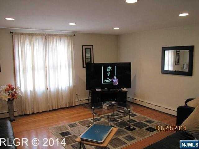 298 Luddington Ave 2nd Fl - Photo 2 of 22