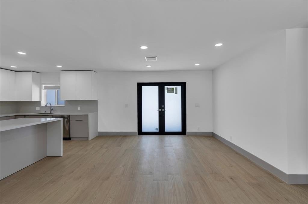 3231 Ne 27th Ter - Photo 5 of 41