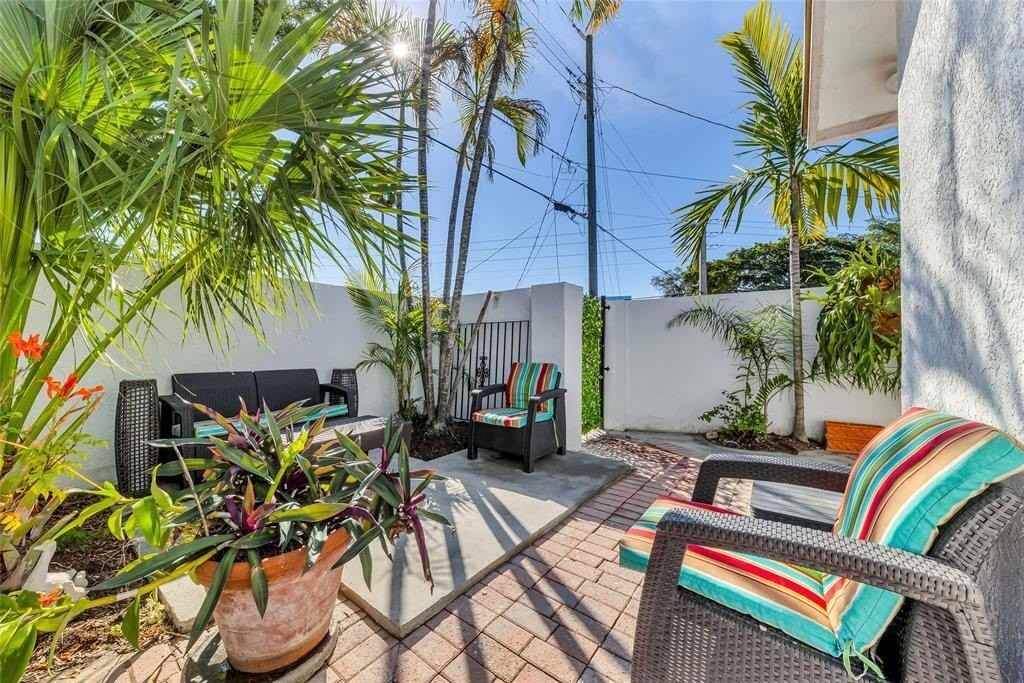 307 N Highland Dr - Photo 3 of 21