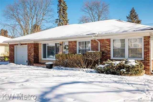 32348 Linderman Ave - Photo 2 of 23