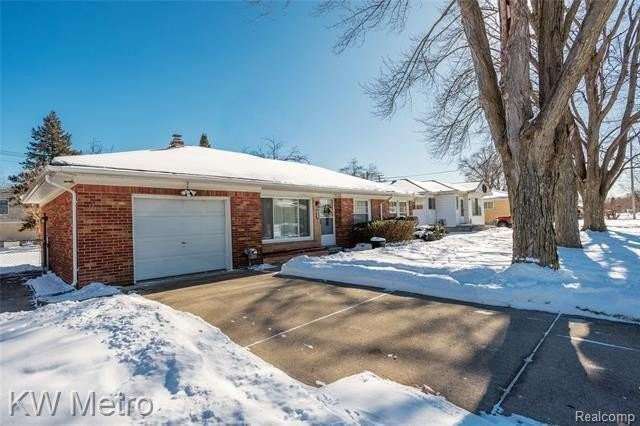 32348 Linderman Ave - Photo 3 of 23