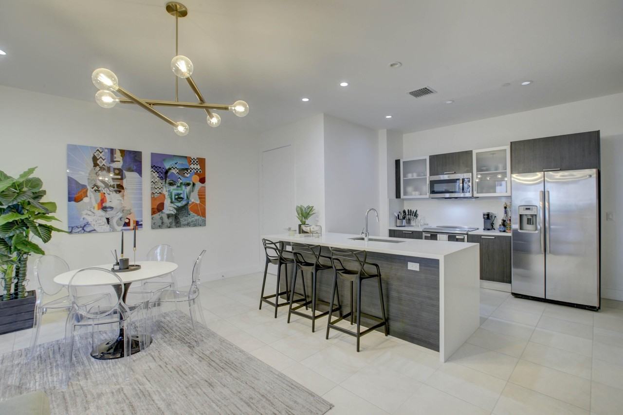 1045 Ne 18th Ave #106 - Photo 4 of 35