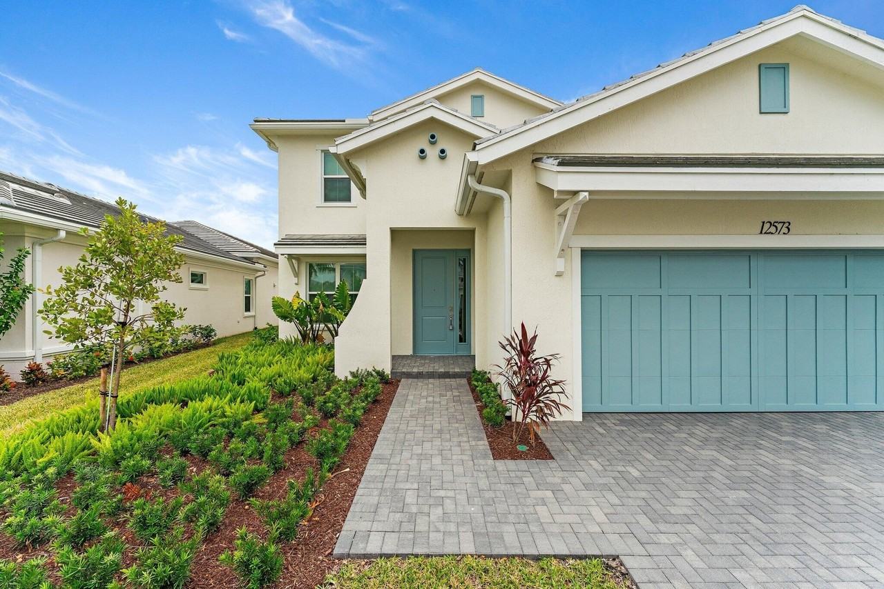 12573 Nautilus Cir - Photo 3 of 50