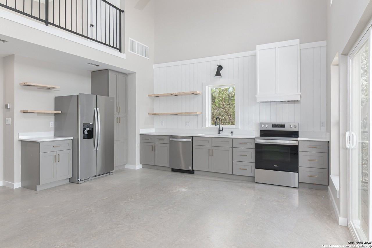 2004 Cedar Hill Dr Unit 2 #2 - Photo 5 of 27