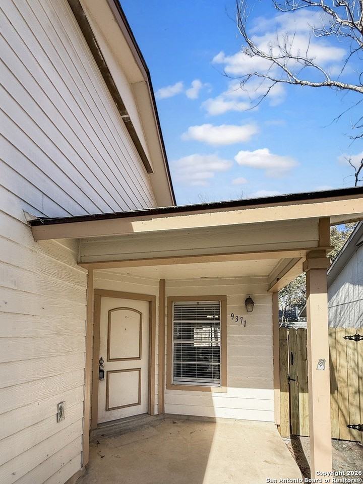 9371 Lands Point St - Photo 2 of 19