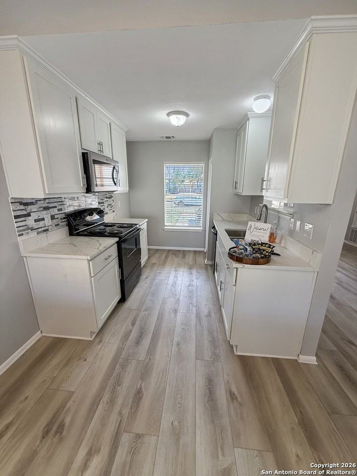 9371 Lands Point St - Photo 4 of 19