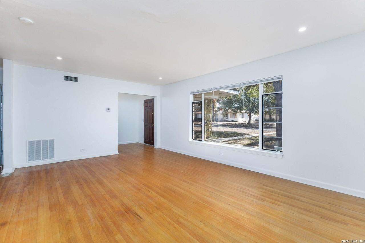 119 Beverly Dr - Photo 6 of 23