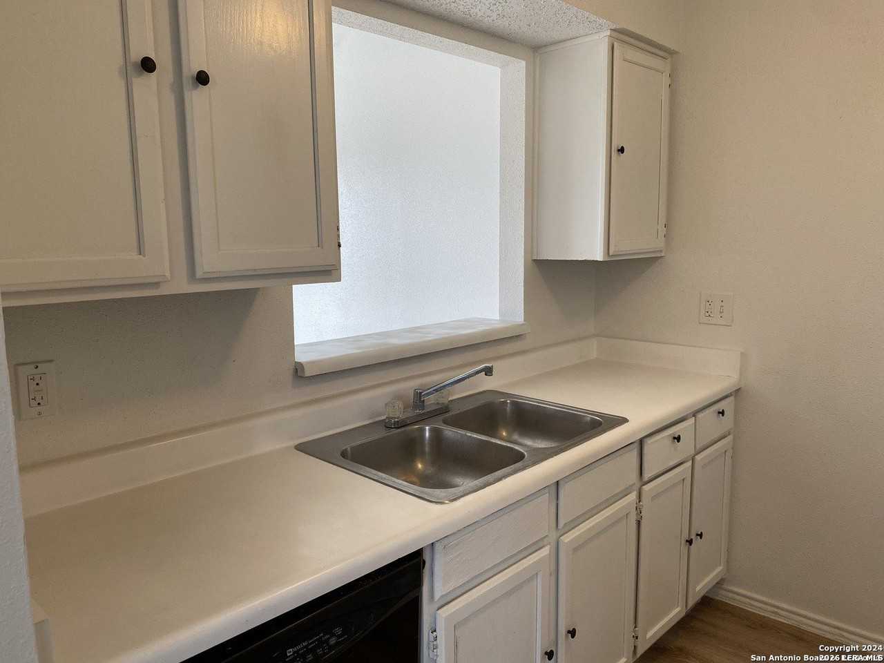 4949 Hamilton Wolfe - Photo 6 of 18