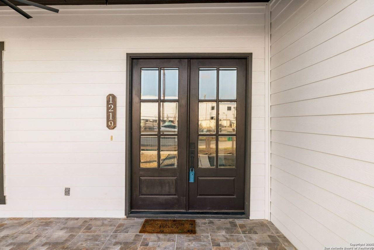 1219 N Olive St - Photo 2 of 32