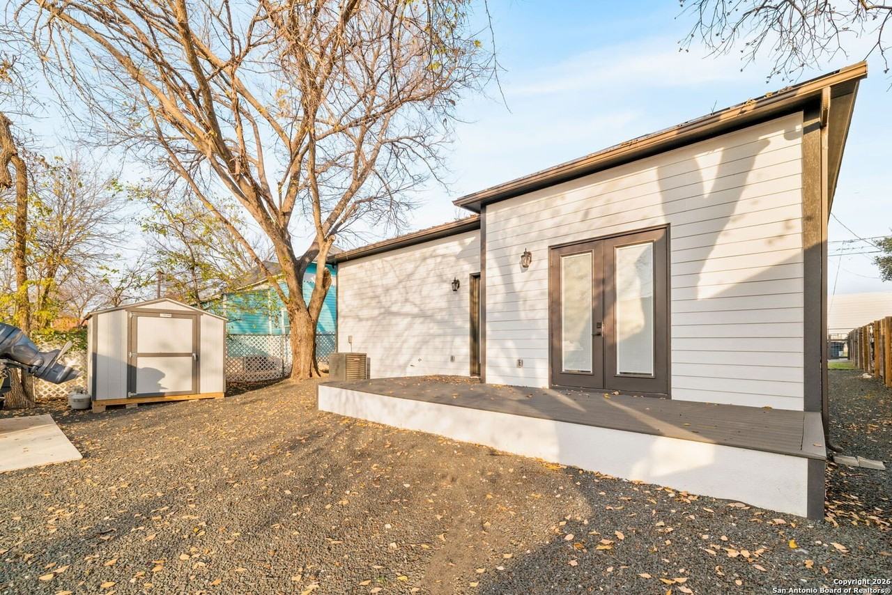 1219 N Olive St - Photo 3 of 32