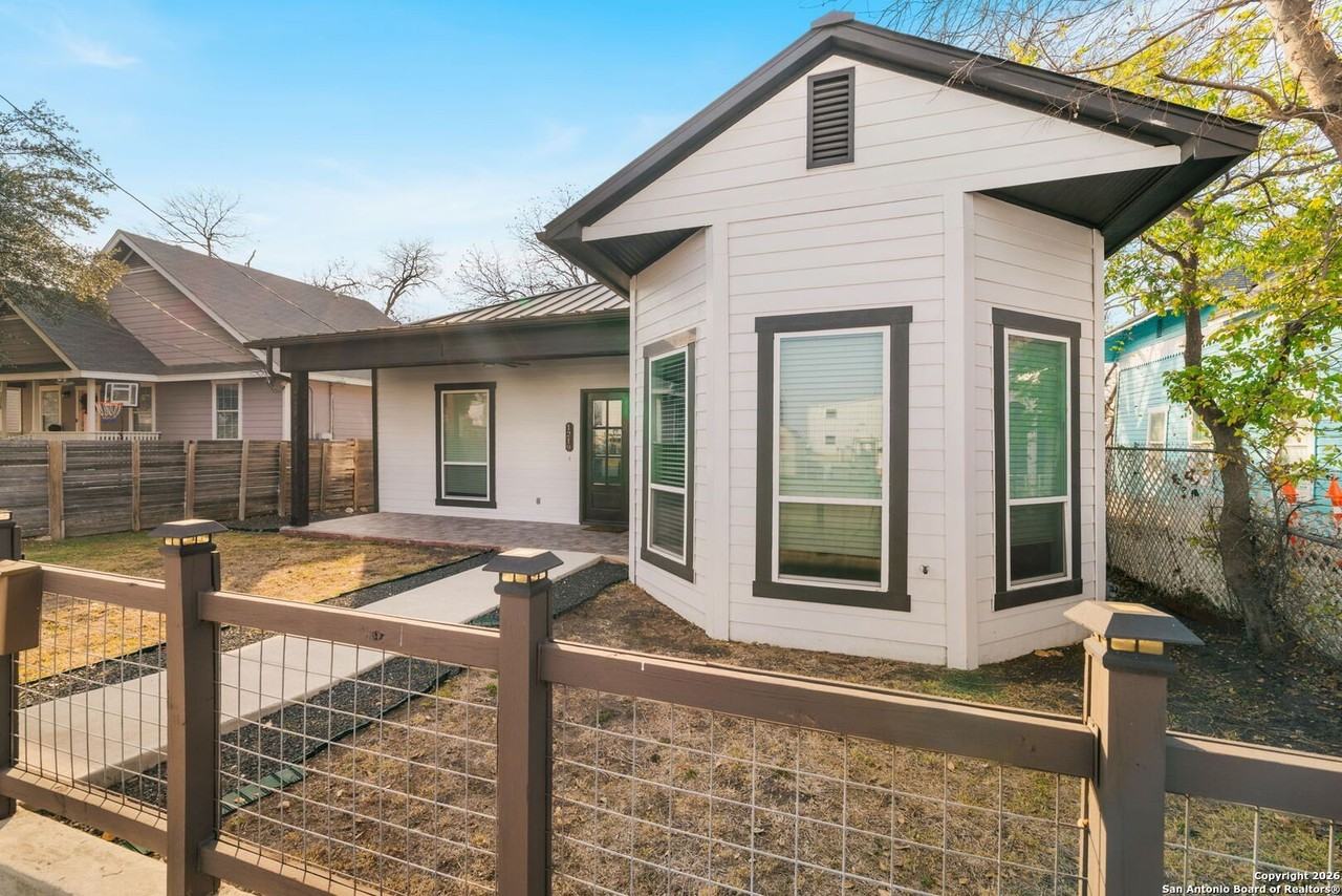 1219 N Olive St - Photo 5 of 32