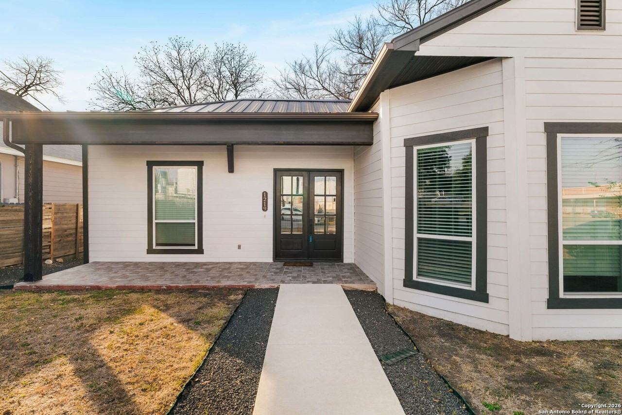 1219 N Olive St - Photo 7 of 32