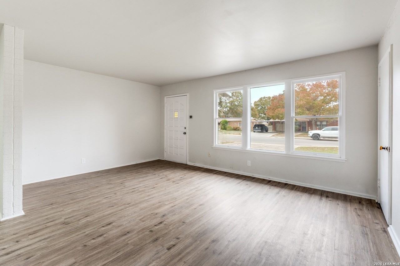 322 Kate Schenck Ave - Photo 4 of 22