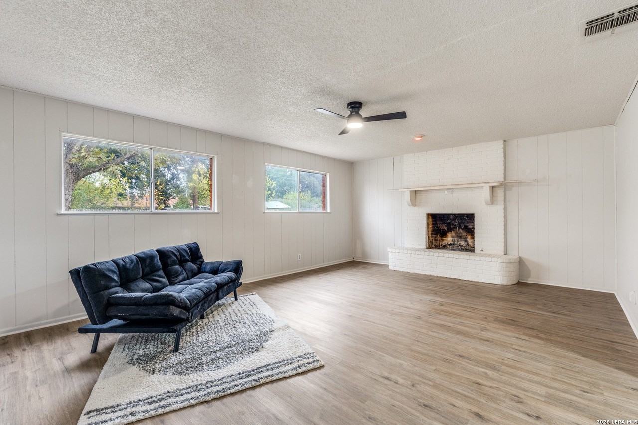 322 Kate Schenck Ave - Photo 7 of 22