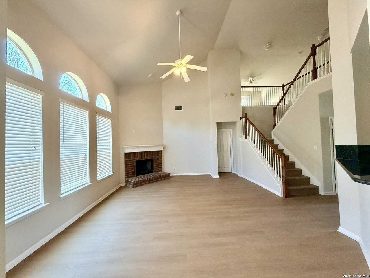 1218 Knights Cross Dr - Photo 3 of 33