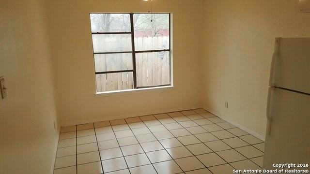 611 W Harding Blvd Apt 2 #2 - Photo 2 of 5
