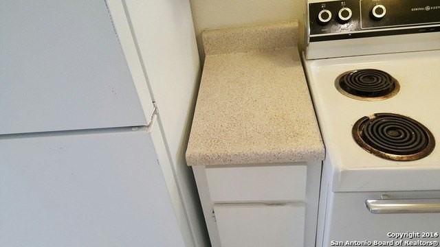 611 W Harding Blvd Apt 2 #2 - Photo 5 of 5