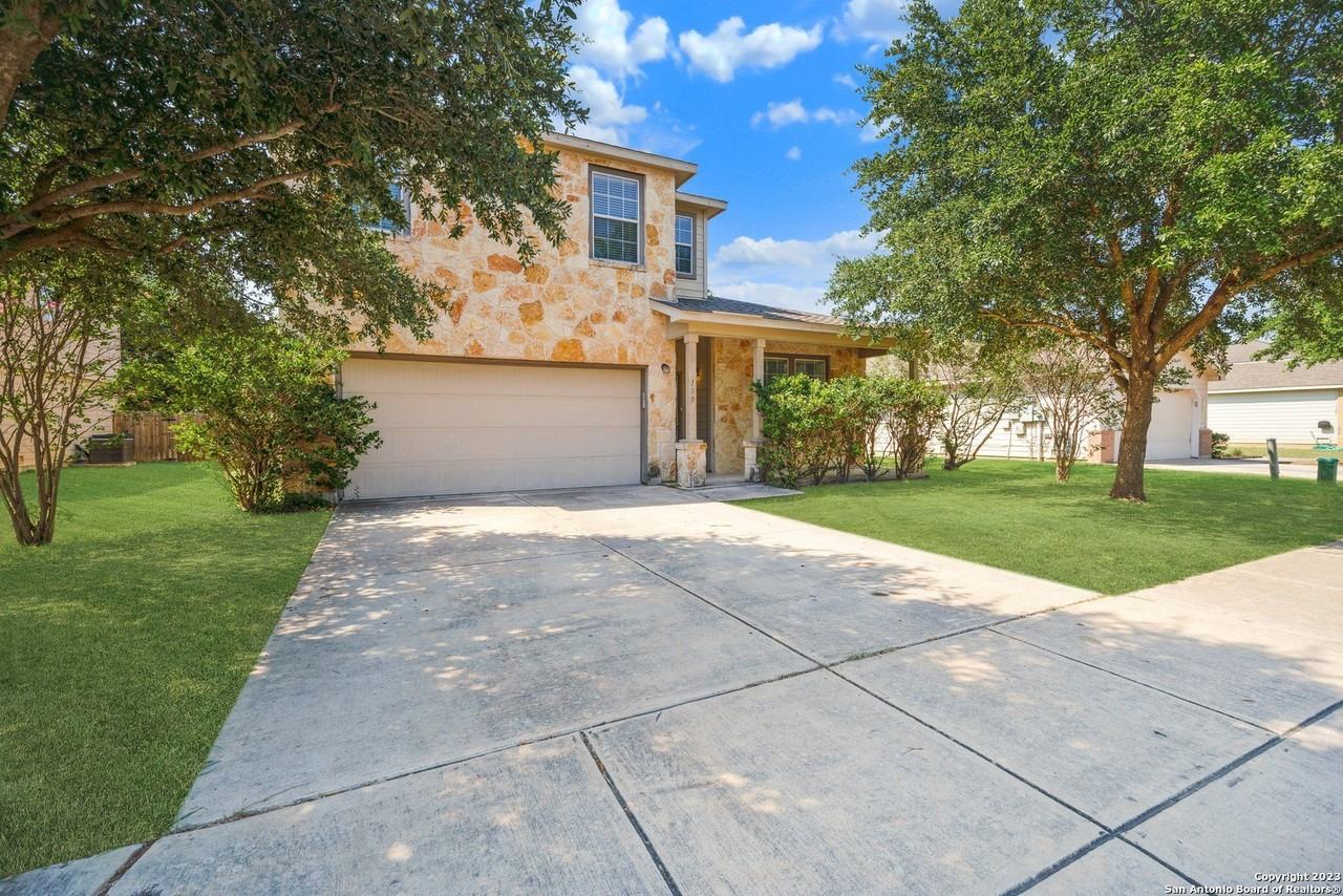 109 Stampede Rnch - Photo 3 of 33