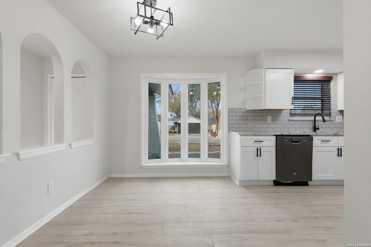 6026 Patrick Henry St - Photo 5 of 20